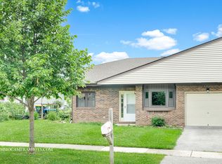 10 Helen Ct, Streamwood, IL 60107