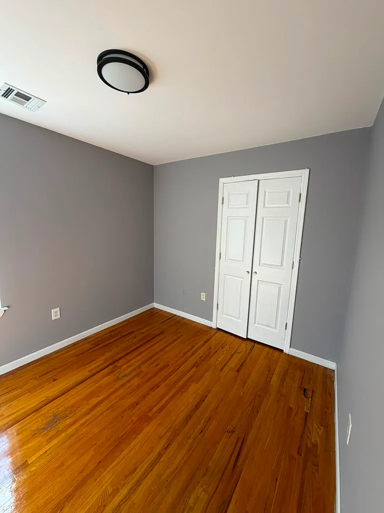3 bed, 2500 sqft, $2,400 — Photo 2