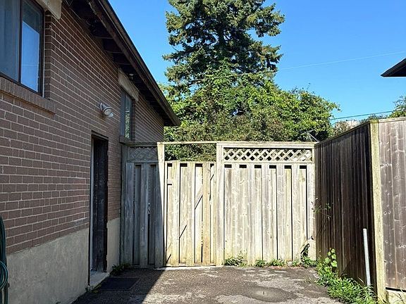 2nd image of 868 Chapleau Dr #Basement