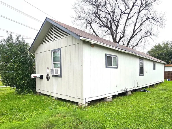 1106 S Airhart Dr, Baytown, TX 77520