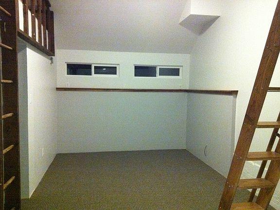 4th image of 527 NE Morton St