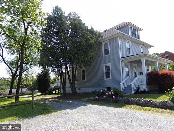 4th image of 915 Berryville Ave