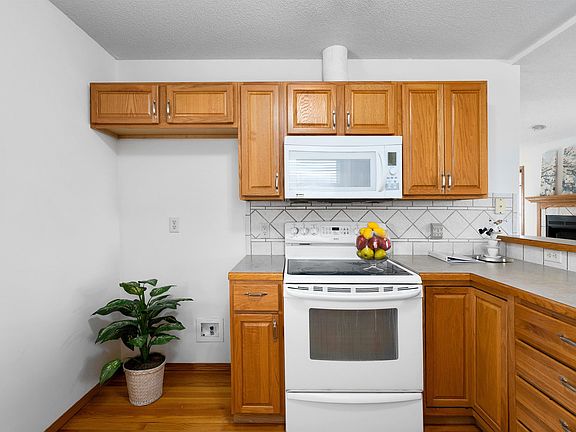 4th image of 4558 N Saint James St