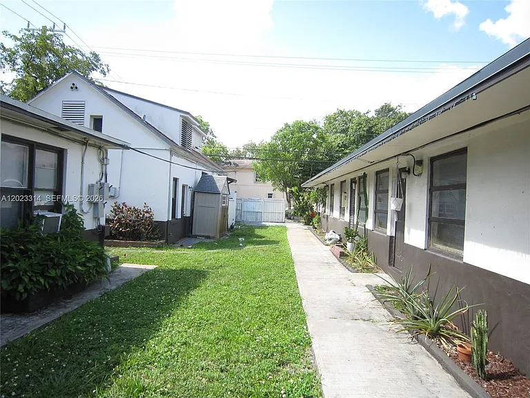 522 N 19th Ave #5 — Photo 14