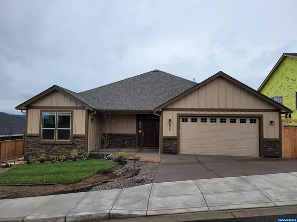 633 NW Crater Lake Dr, Dallas, OR 97338