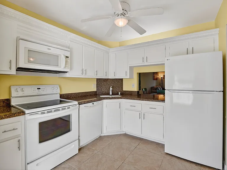 265 SE 10th St #11C — Photo 16