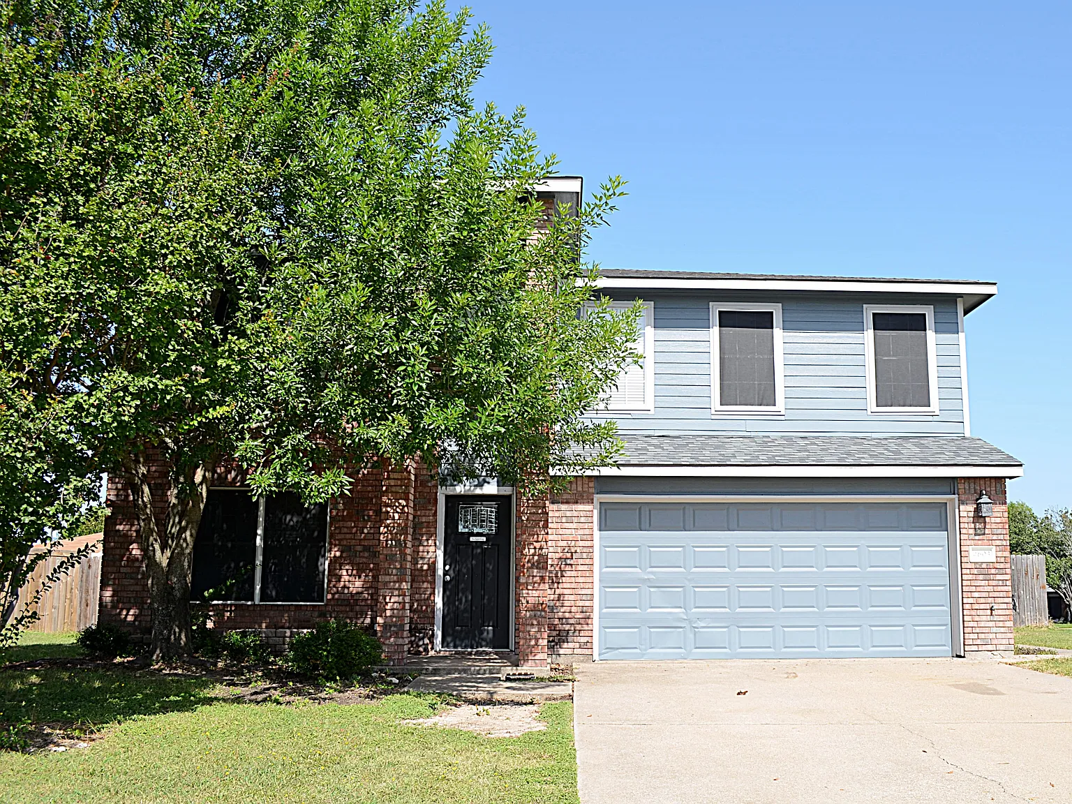 4 bed, 2.5 bath, 2430 sqft, $2,200 — Photo 1