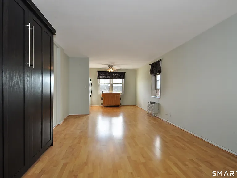 39 Glenbrook Rd #2W — Photo 4