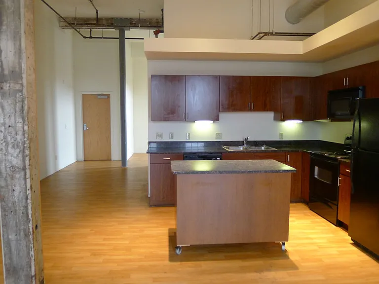 The Lofts at New Amsterdam — Photo 37