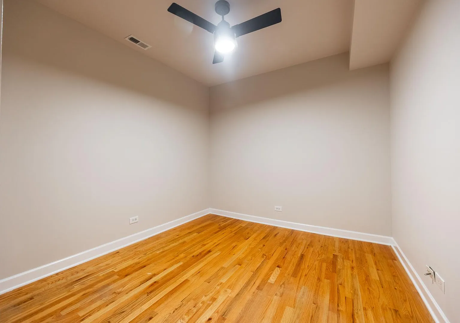 3 bed, 1300 sqft, $3,500 — Photo 3