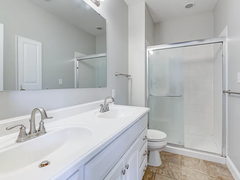 217 W Collins St #B — Photo 12