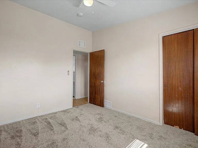 5716 E 4th St — Photo 17