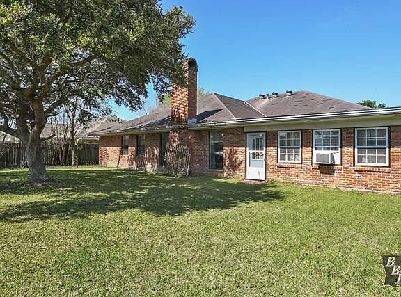 2nd image of 305 Wayside Dr