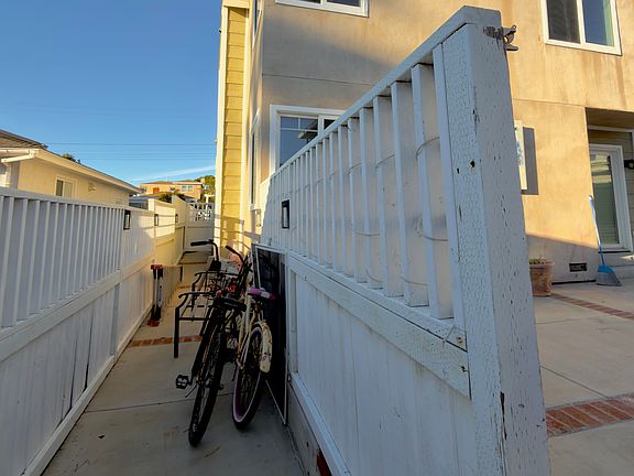 4th image of 733.5 Beryl St #1/2