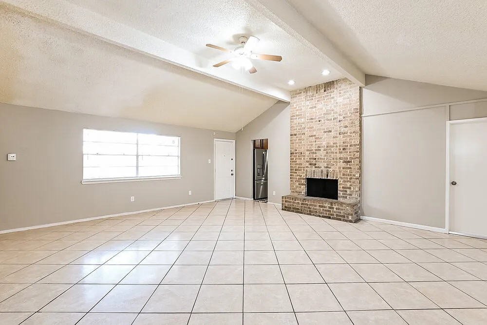 3 bed, 2.0 bath, 1612 sqft, $1,825 — Photo 4