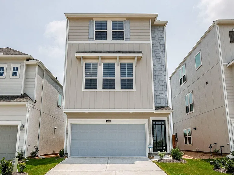 3018 Tres Olive Dr — Photo 1