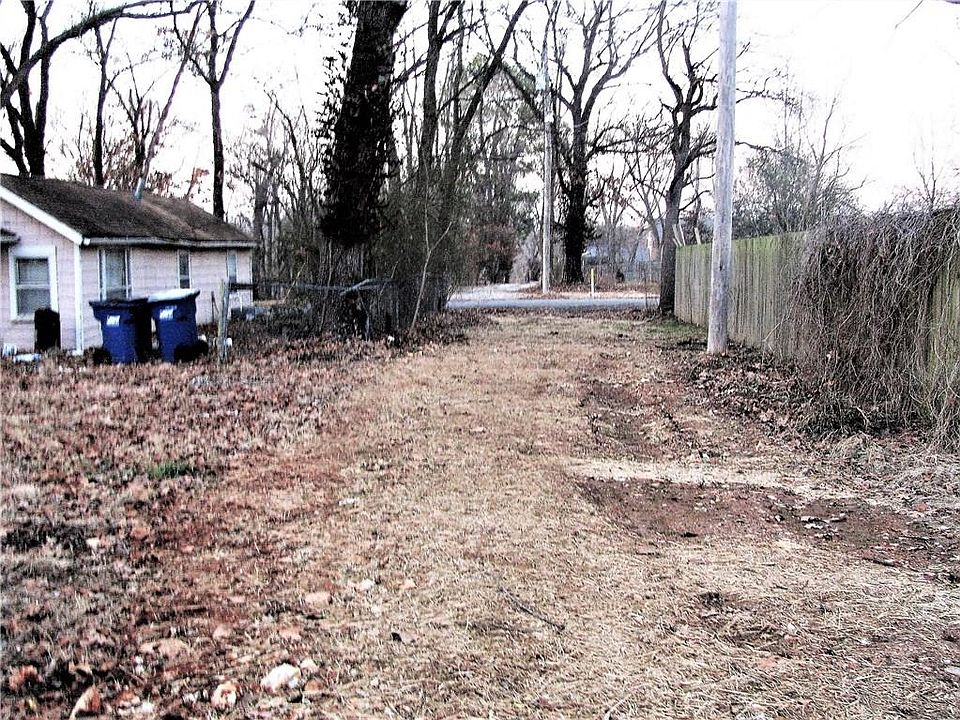1st image of 104 NE Lake St