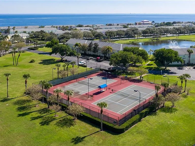 Starfish Dr SE — Photo 17