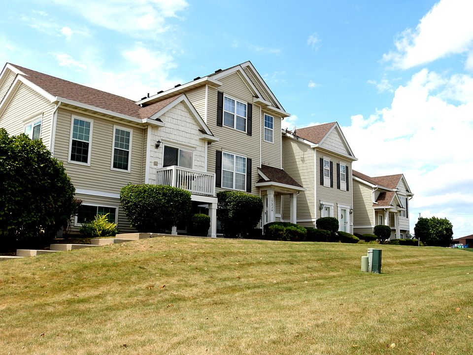 1st image of 1726 Fieldstone Dr N