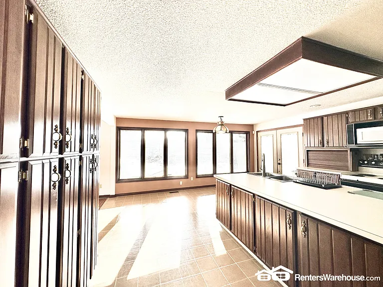 3006 Fleur Dr — Photo 10