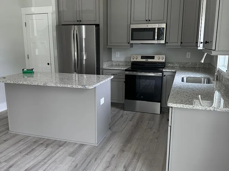 997 Burnside Rd — Photo 3