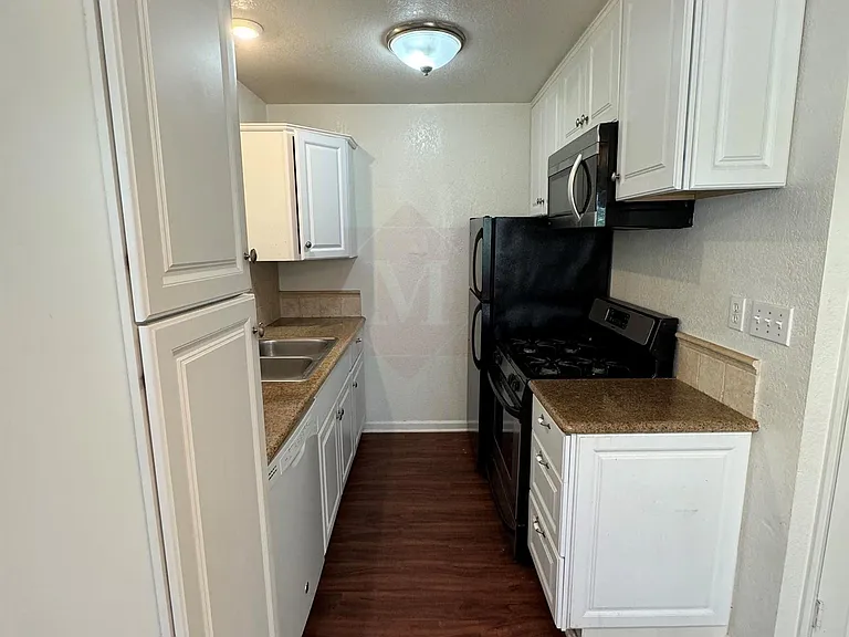 305 Ladera St #C — Photo 6