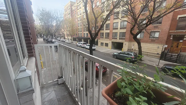 Rented by R New York | media 13