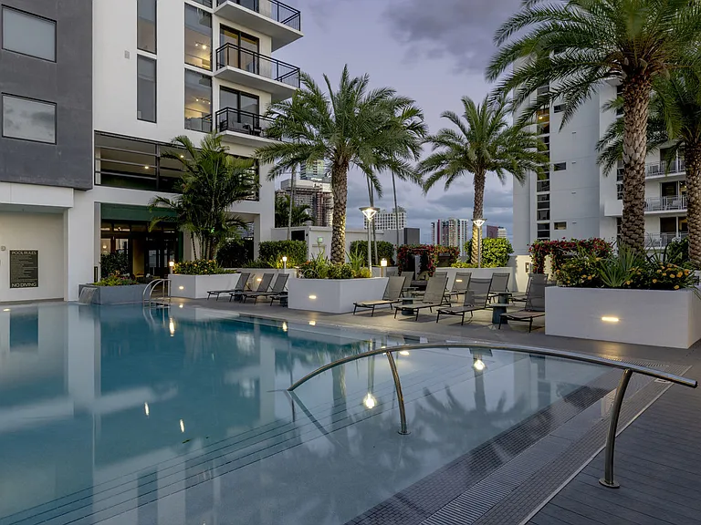 Maizon Brickell — Photo 47