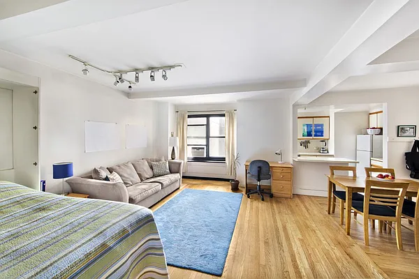 Sold by Patrick Quagliano, LREB | media 16