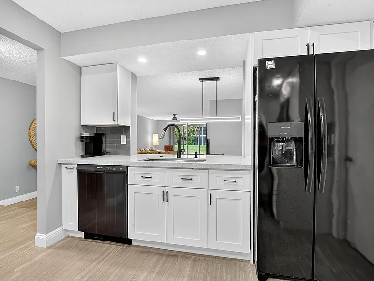 7773 La Mirada Dr — Photo 15