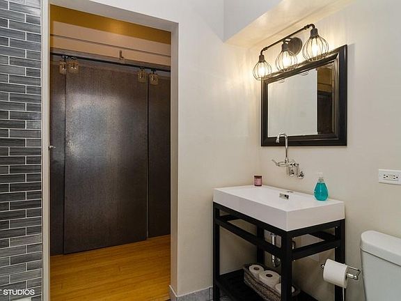 2nd image of 120 E Cullerton St APT 201