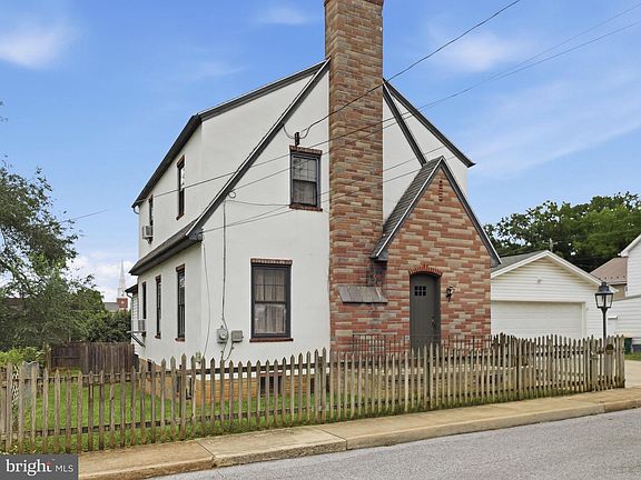 3rd image of 38 Cottage St