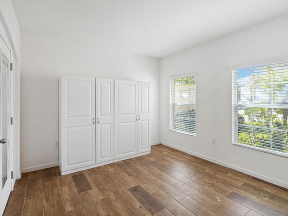 5th image of 791 Dillard Dr SE