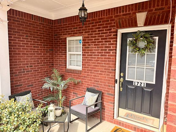 2nd image of 1721 Oakbrook Ln NW