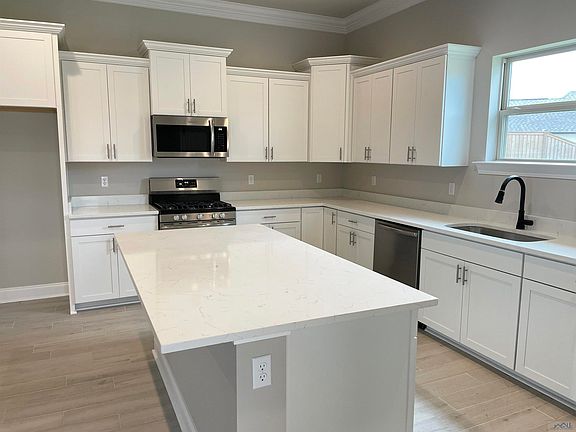 5th image of 296 Peacock Pointe