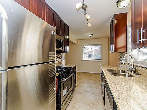 3rd image of 442 Crandon Ave