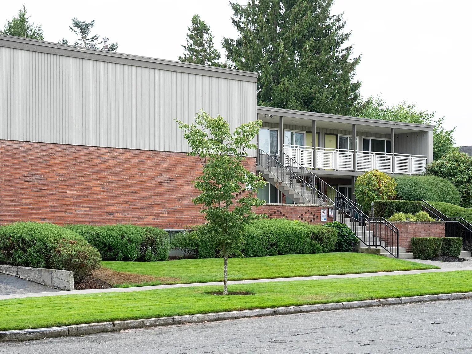 Park Manor Apartments — Photo 4