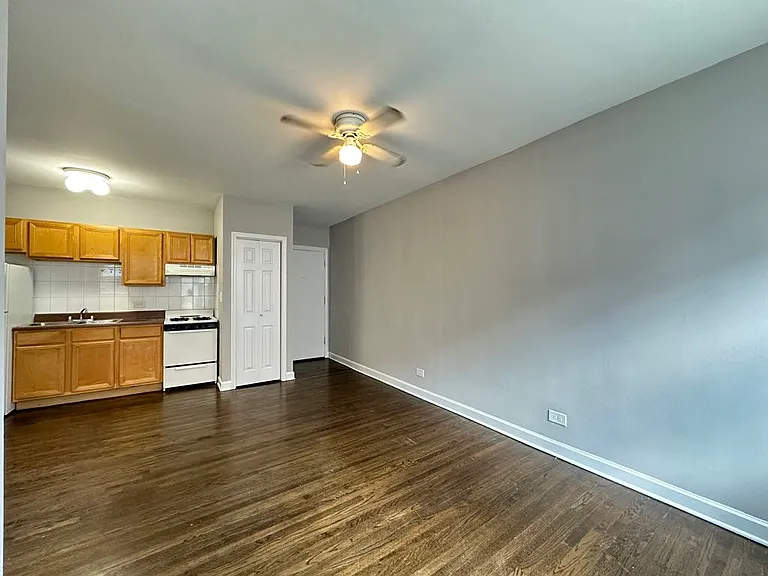914 W Dakin St #11 — Photo 9