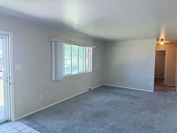 3rd image of 1938 Berkshire Ln