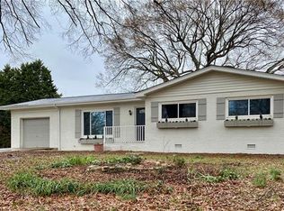 3162 Sharon St, Hickory, NC 28601