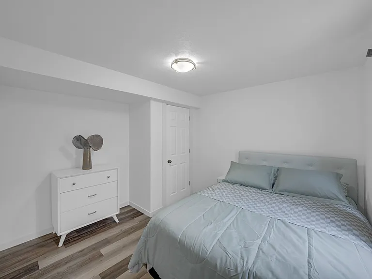 690 SE Booth Ave — Photo 14