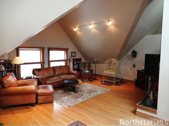 2nd image of 524 Laurel Avenue
