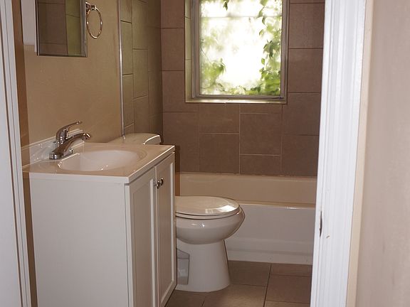 4th image of 4221-4223 Blaine Ave