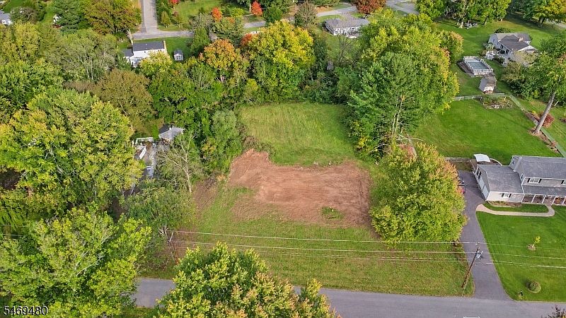 1st image of 10 Concord Rd