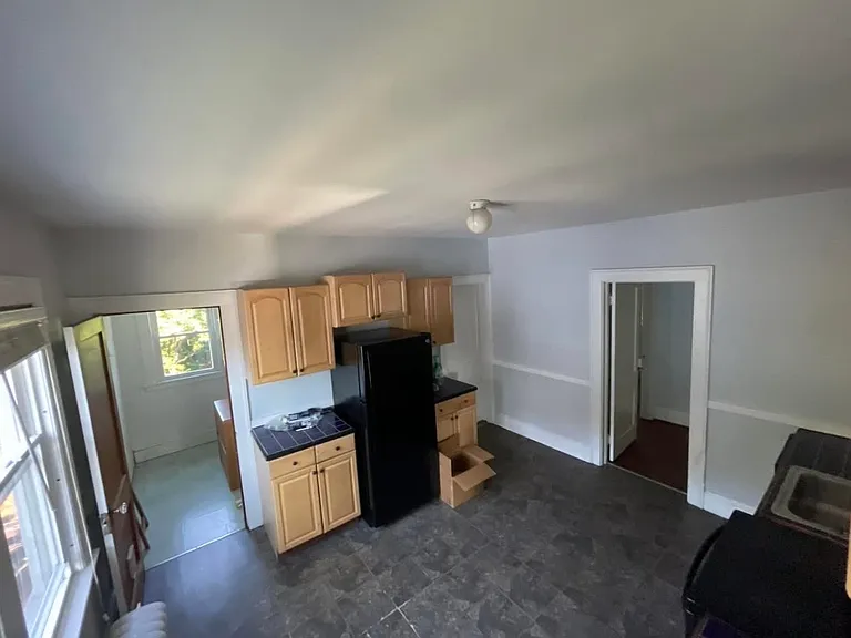 75 Sefton Dr — Photo 2
