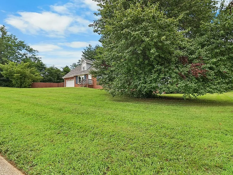 2301 Sherwood Hills Ct — Photo 4
