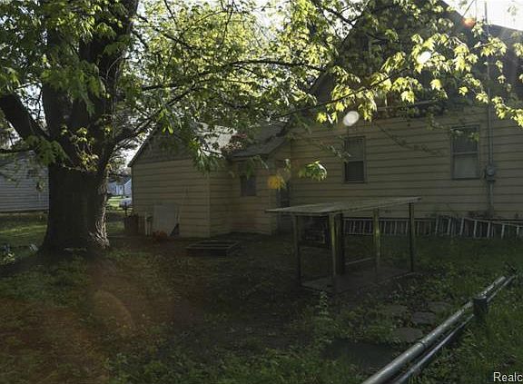 5th image of 15475 Portis St