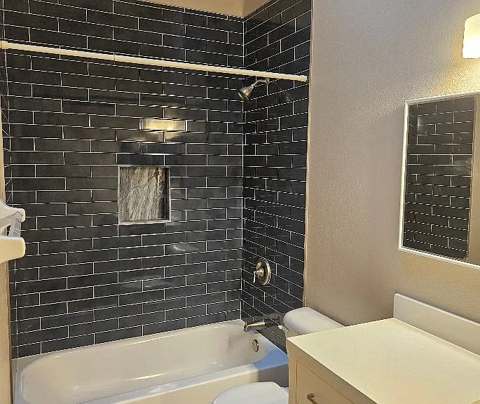 Newer back bedroom shower