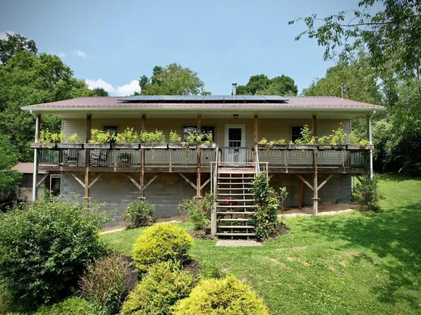 112 Old Tyson St, Bradley, WV 25818