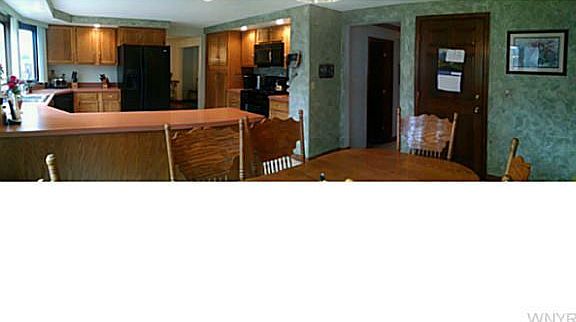 5th image of 42 Silver Thorne Dr